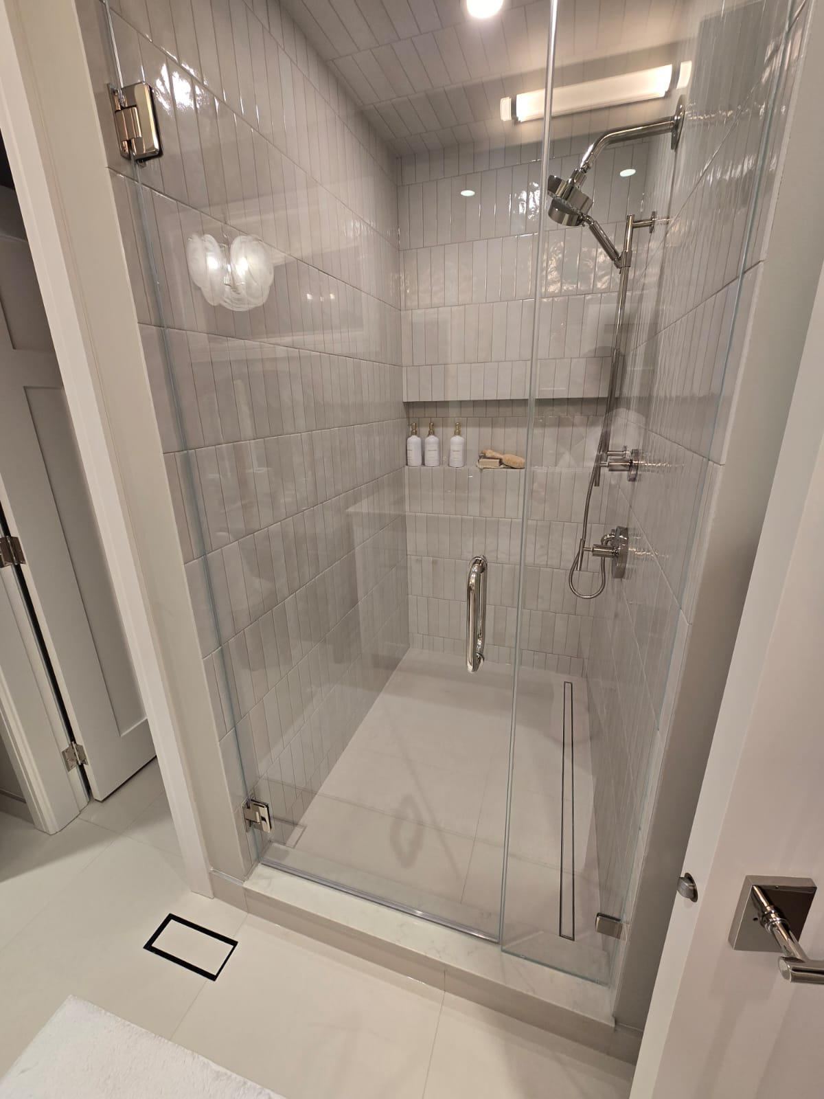 Douche nettoyée par BeatClean Pro